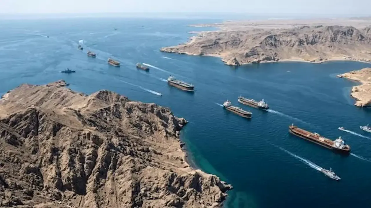 تداعيات حصار مضيق هرمز على سلاسل توريد الغذاء وحركة الطيران العالمية